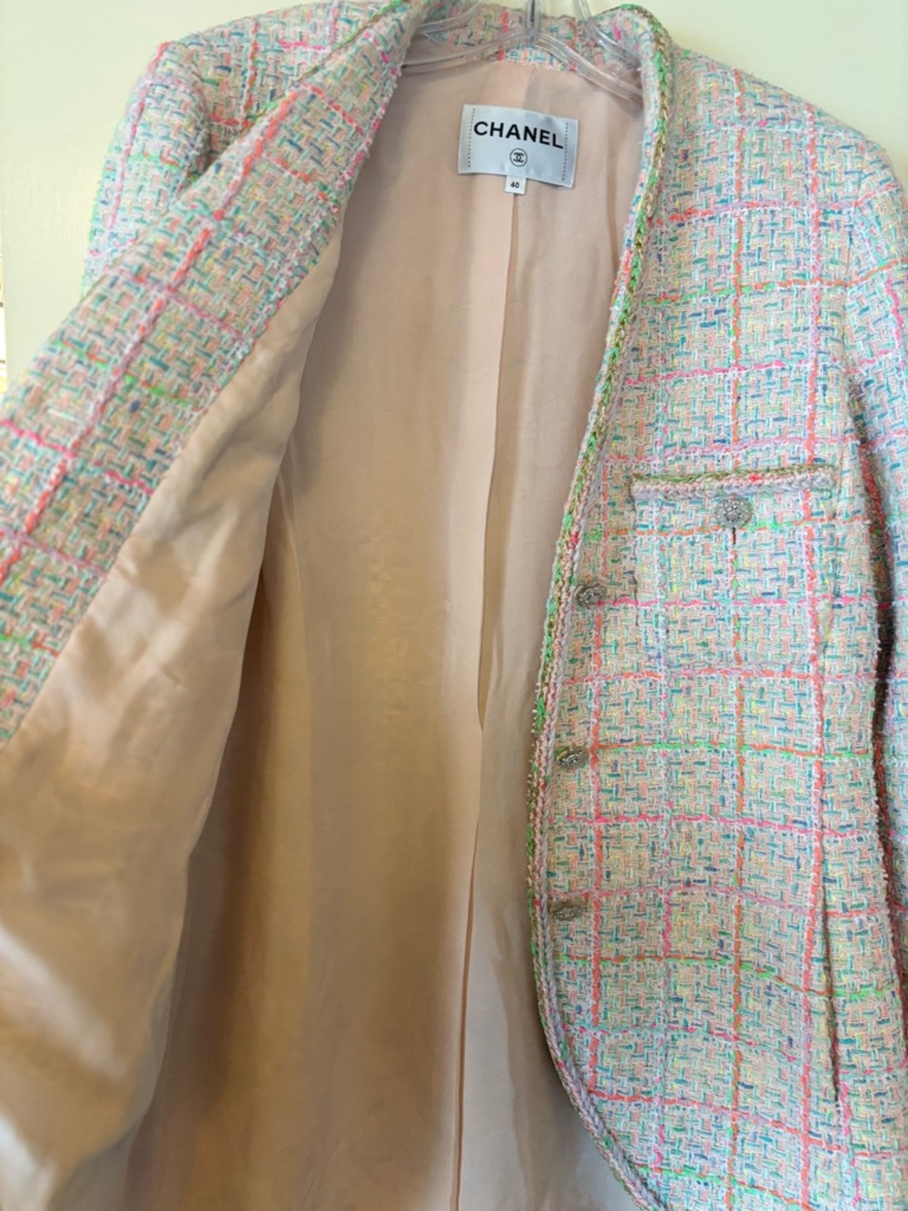 EUC CHANEL 2024 Pastel Tweed Evening Jacket in Pink, Green & Cream size 40/US 8 - Picture 10 of 16